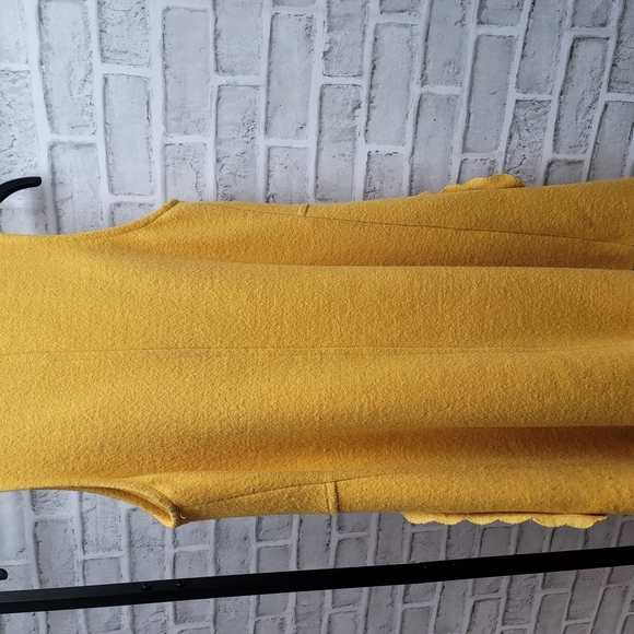 Vintage Yellow Sleeveless Wool Vest with Bow Detail - Picture 2 of 4